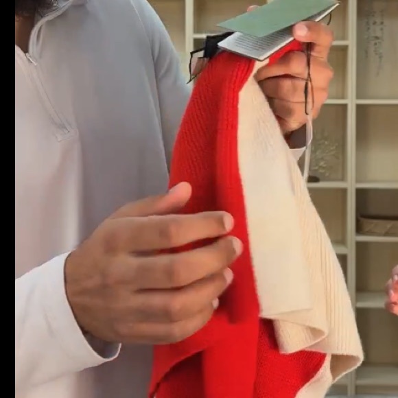 Gucci NWT Color block Sweater Red / Cream great gift comes with tags COA - Picture 5 of 8